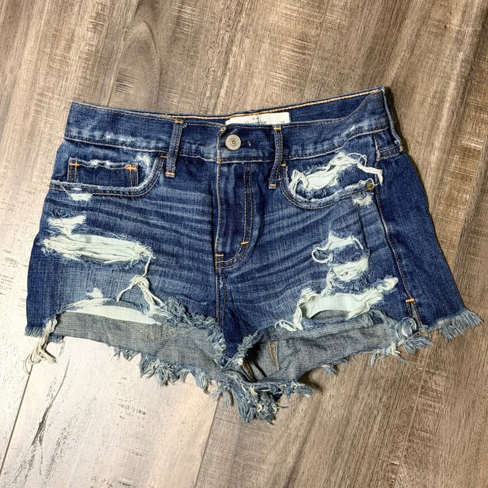 Abercrombie & Fitch Distressed Denim Shorts Medium Wash Frayed Cutoff Size 2 W26